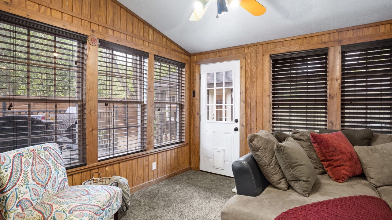 Photo of Livingroom in West Oak Hill