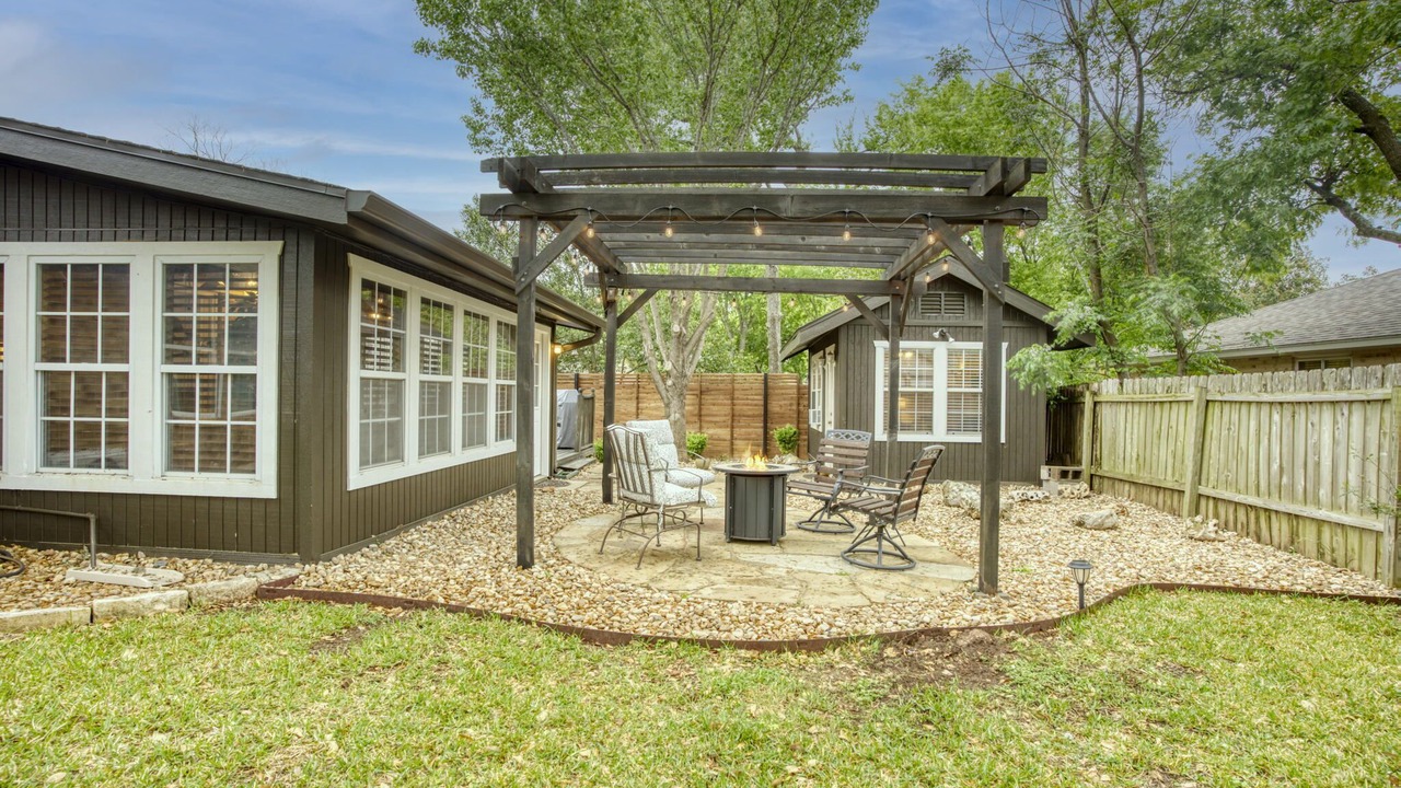 Photo of Outdoor in West Oak Hill