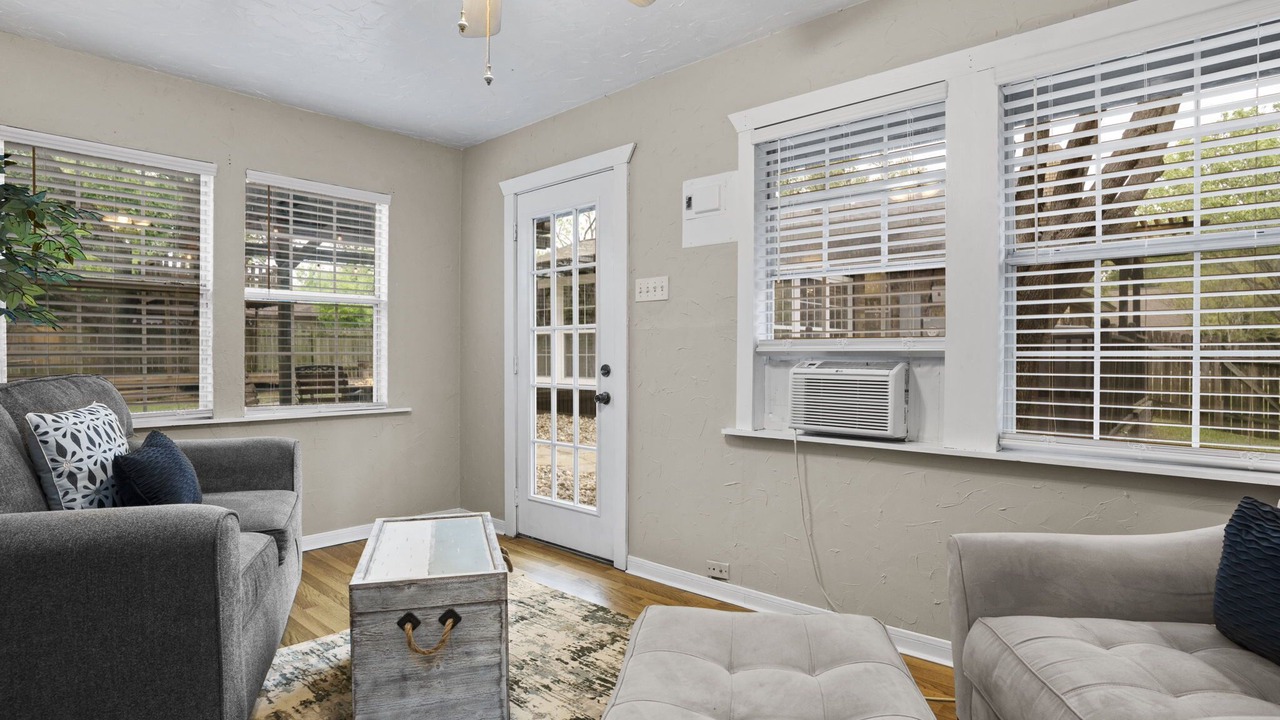 Photo of Livingroom in West Oak Hill