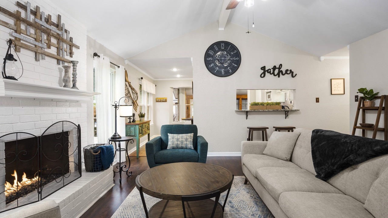 Photo of Livingroom in West Oak Hill