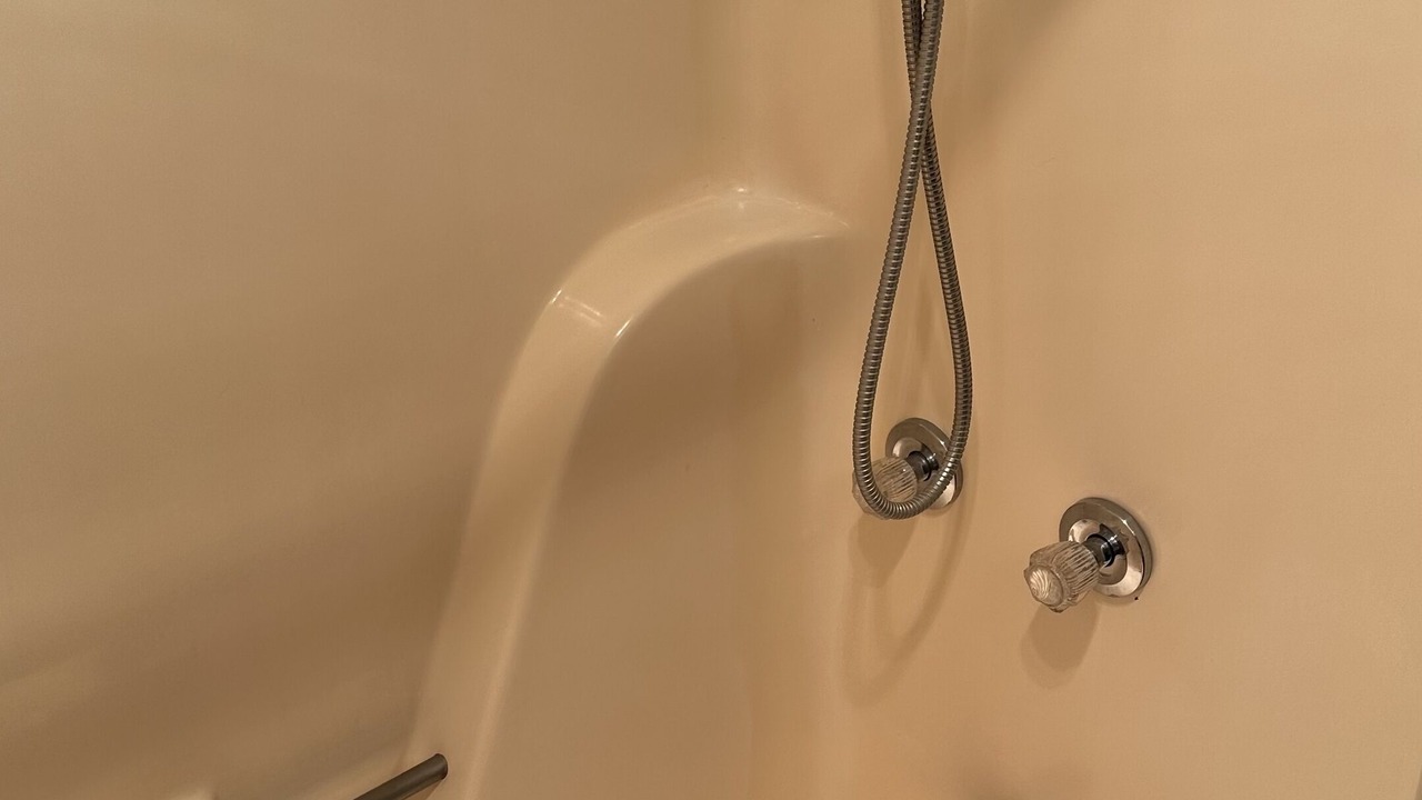 Photo of Bathroom in Lakeview