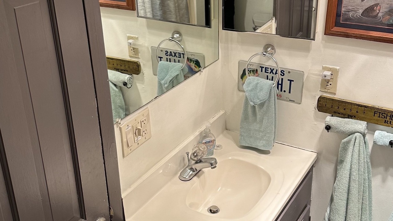 Photo of Bathroom in Lakeview