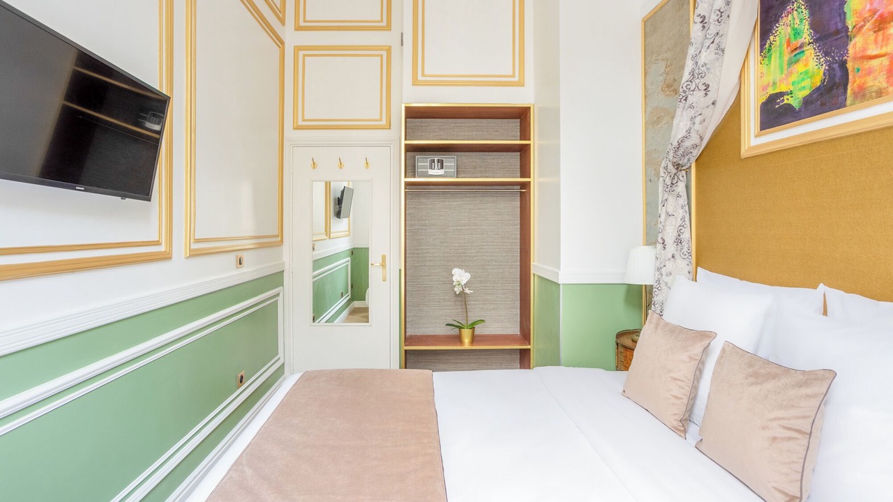 Photo of Bedroom in 4th Arrondissement