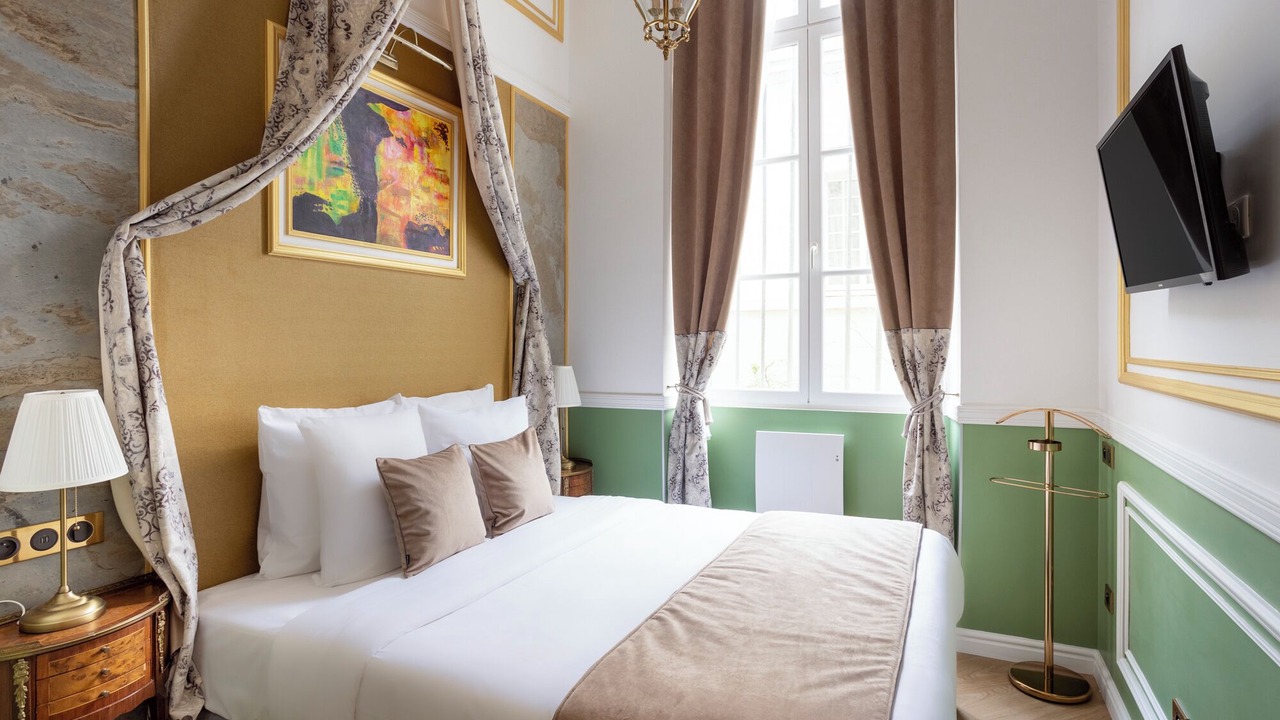 Photo of Bedroom in 4th Arrondissement