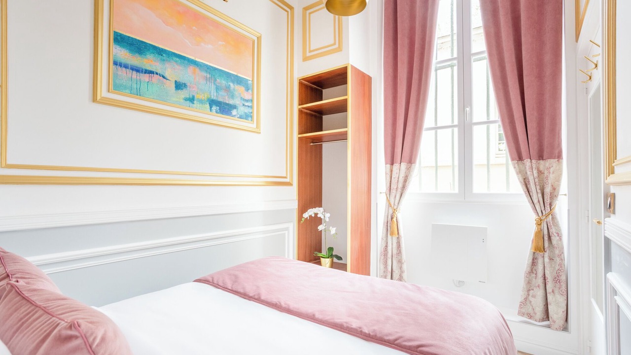 Photo of Bedroom in 4th Arrondissement
