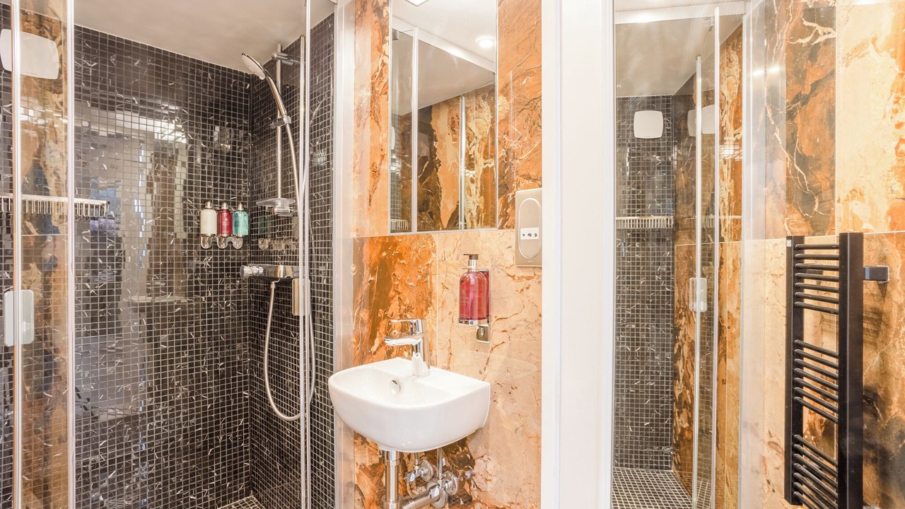 Photo of Bathroom in 4th Arrondissement