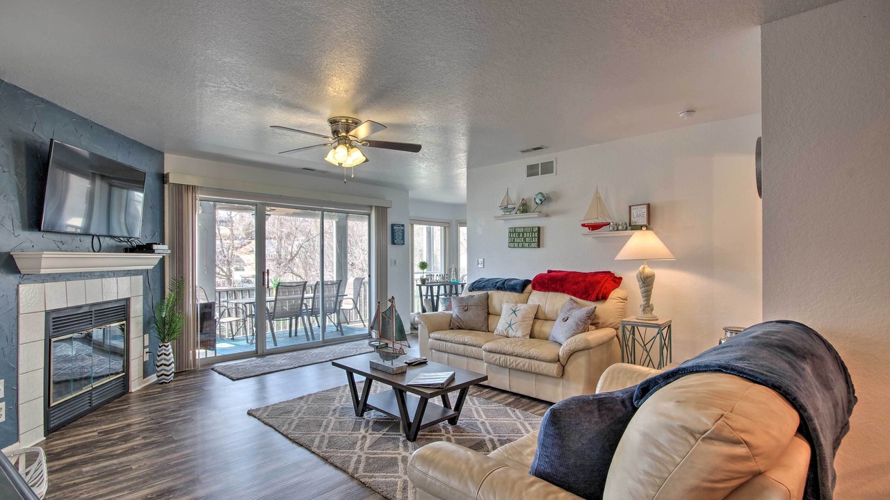 Photo of Livingroom in Village of Four Seasons