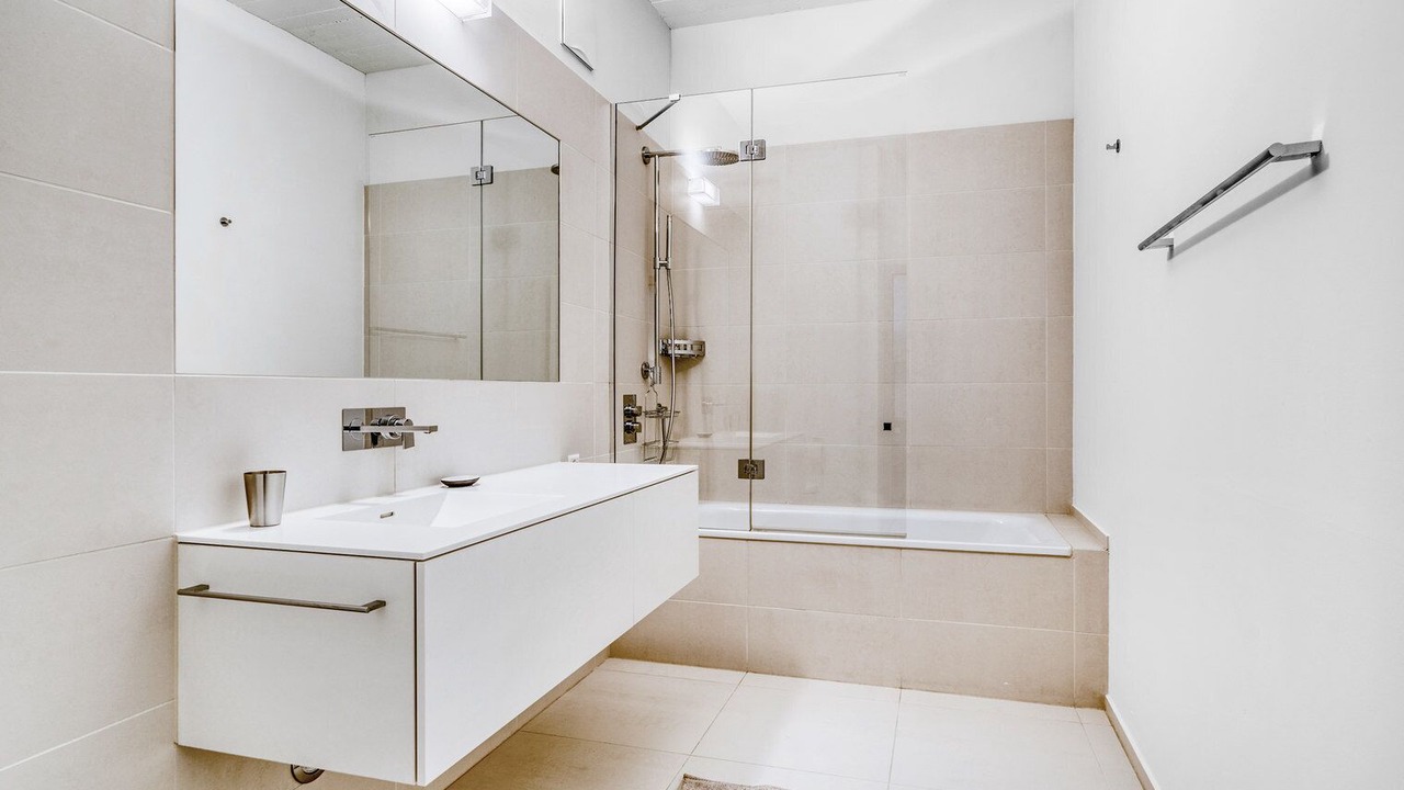 Photo of Bathroom in District 9