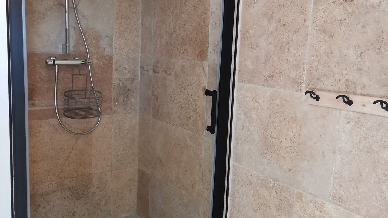 Photo of Bathroom in Courry