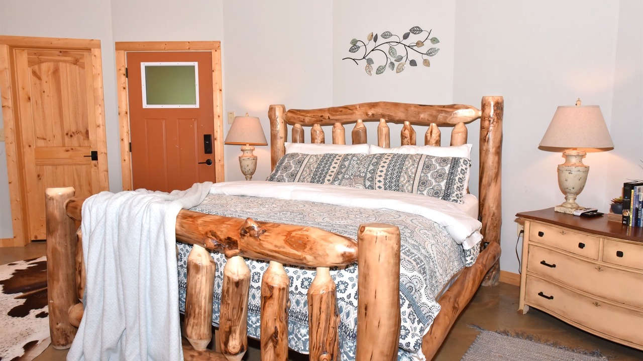 Photo of Bedroom in Cherokee
