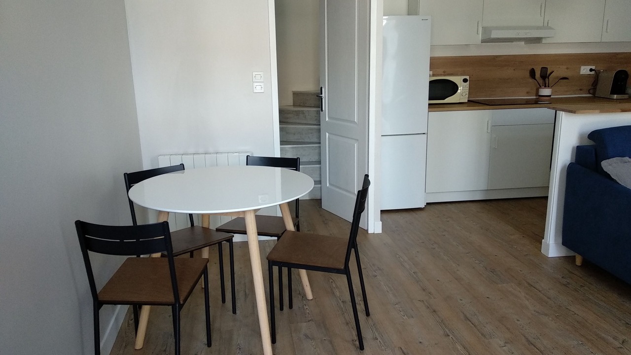 Photo of Others in Reze