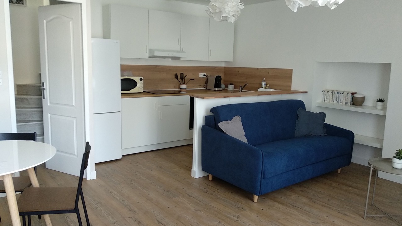 Photo of Others in Reze