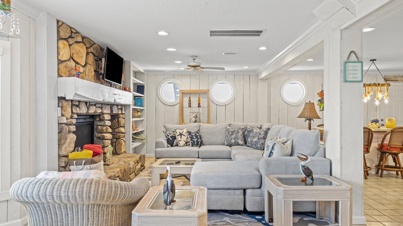 Photo of Bedroom in Pine Knoll Shores