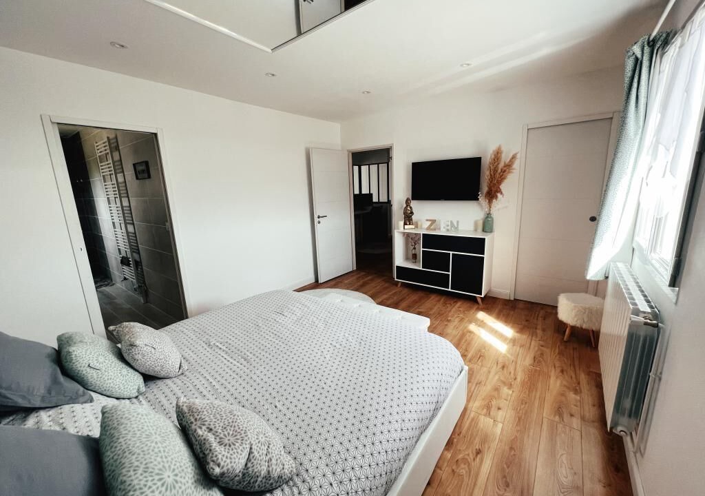 Photo of Bedroom in Cherves-Richemont