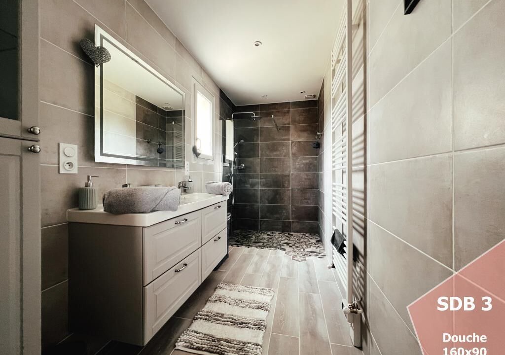 Photo of Bathroom in Cherves-Richemont