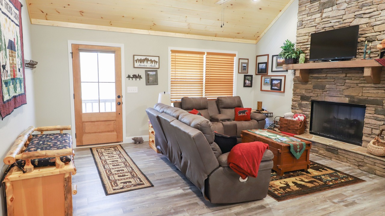 Photo of Livingroom in Eagle Mountain