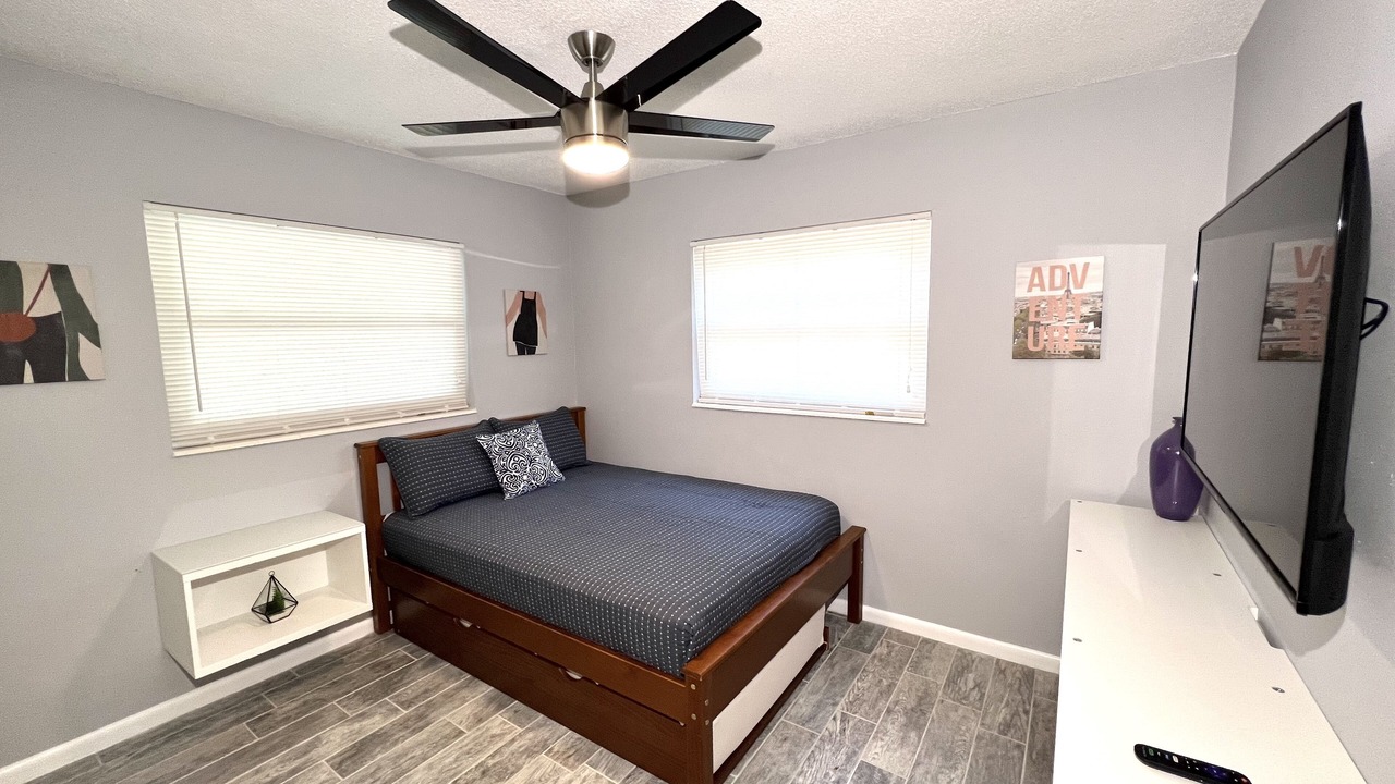 Photo of Bedroom in Cypress Gardens
