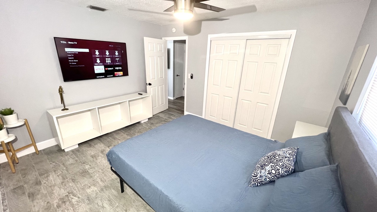 Photo of Bedroom in Cypress Gardens