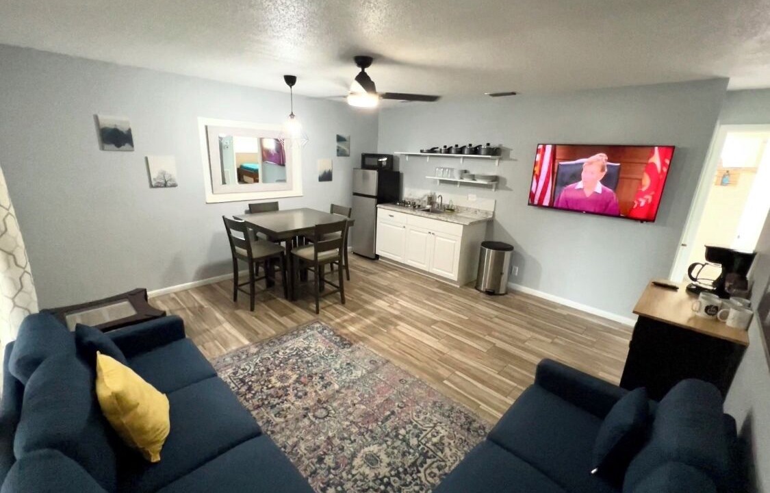 Photo of Livingroom in Cypress Gardens