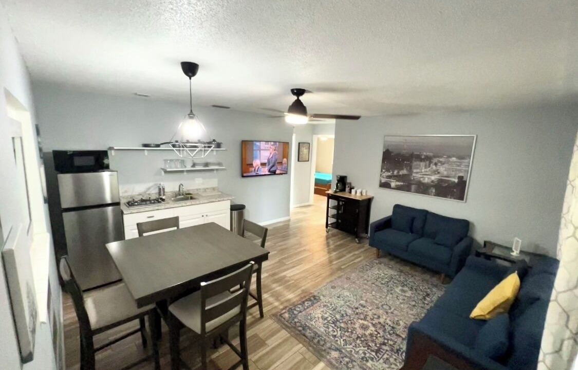 Photo of Livingroom in Cypress Gardens