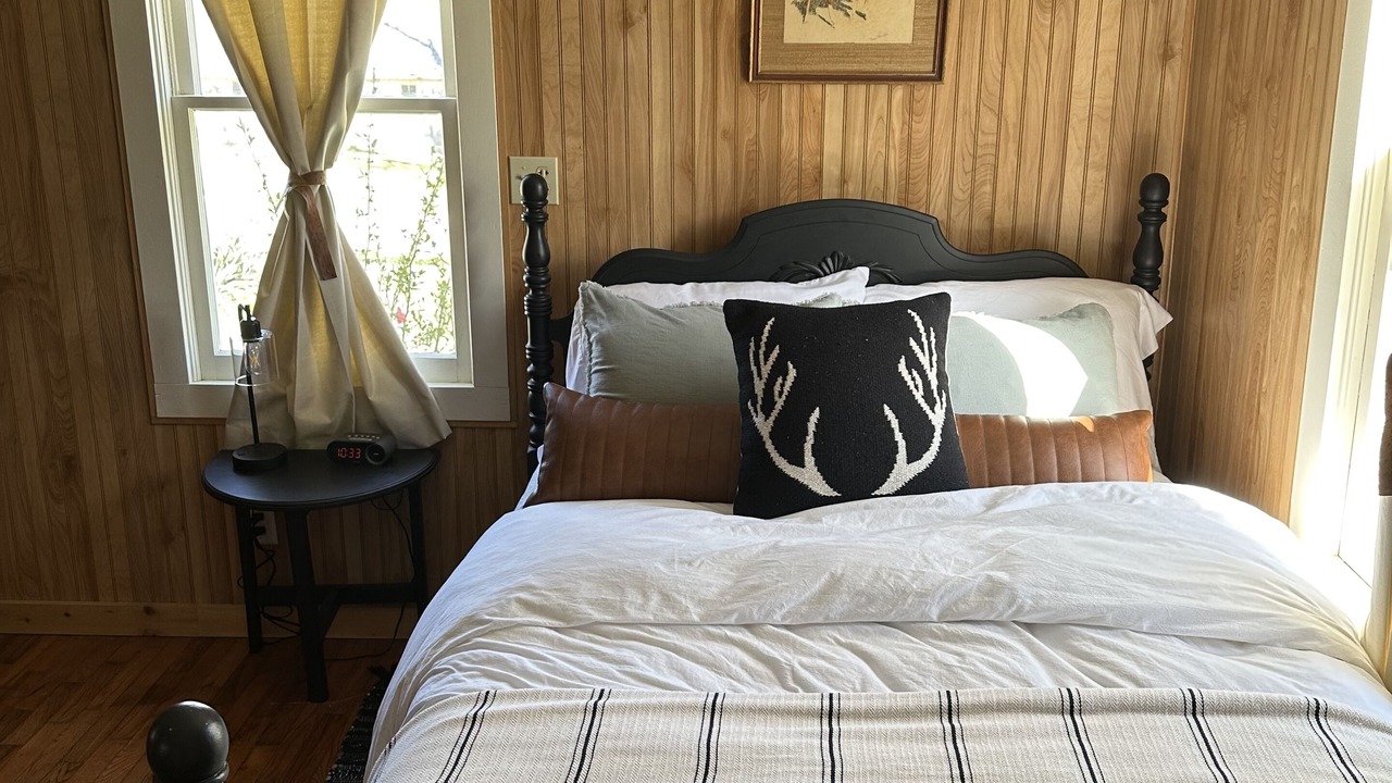 Photo of Bedroom in Garland