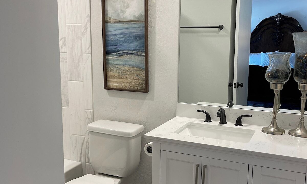 Photo of Bathroom in Point Venture
