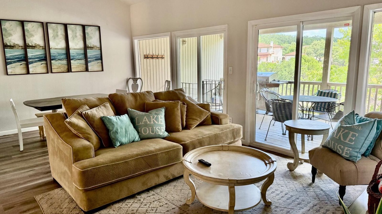 Photo of Livingroom in Point Venture