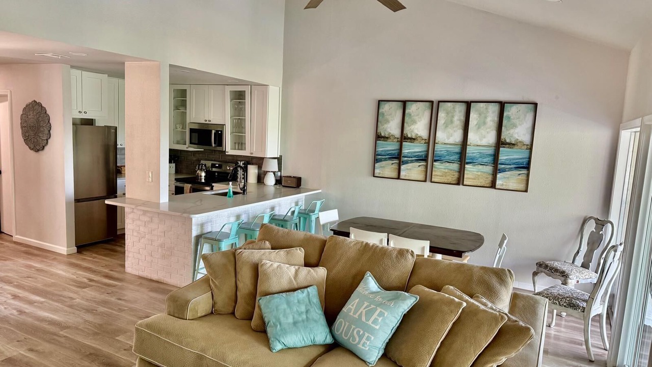 Photo of Livingroom in Point Venture
