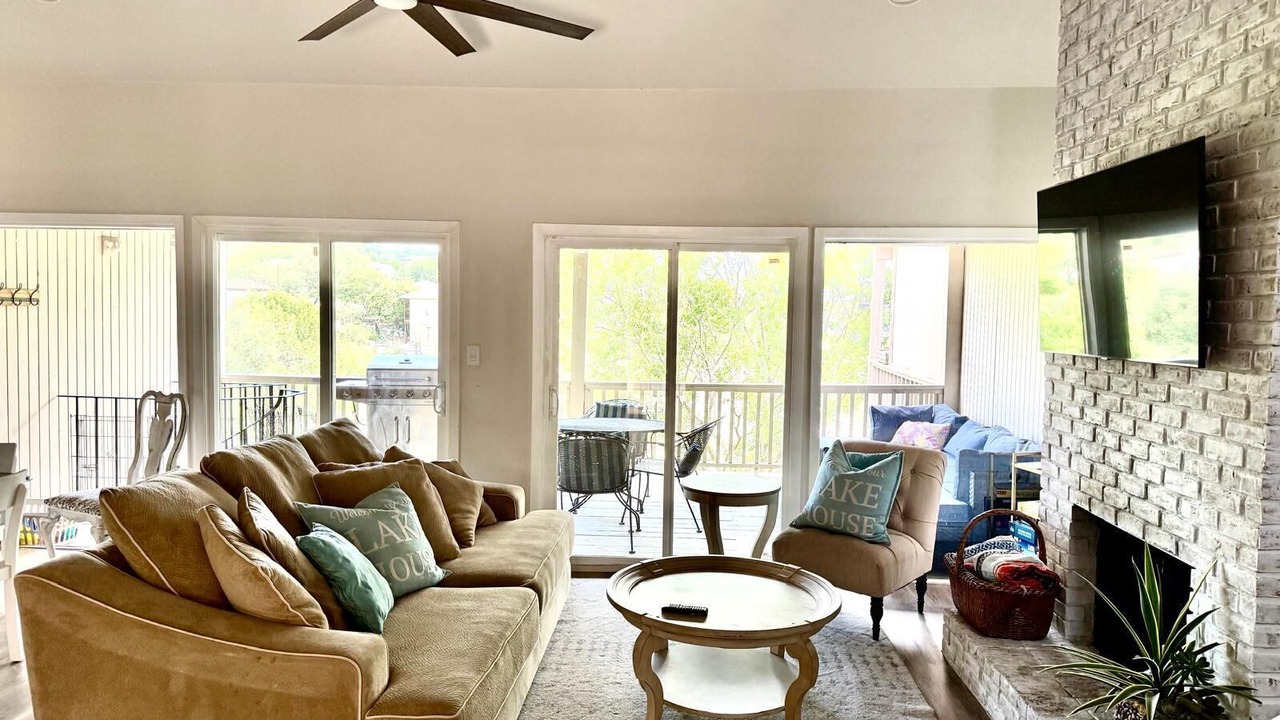 Photo of Livingroom in Point Venture