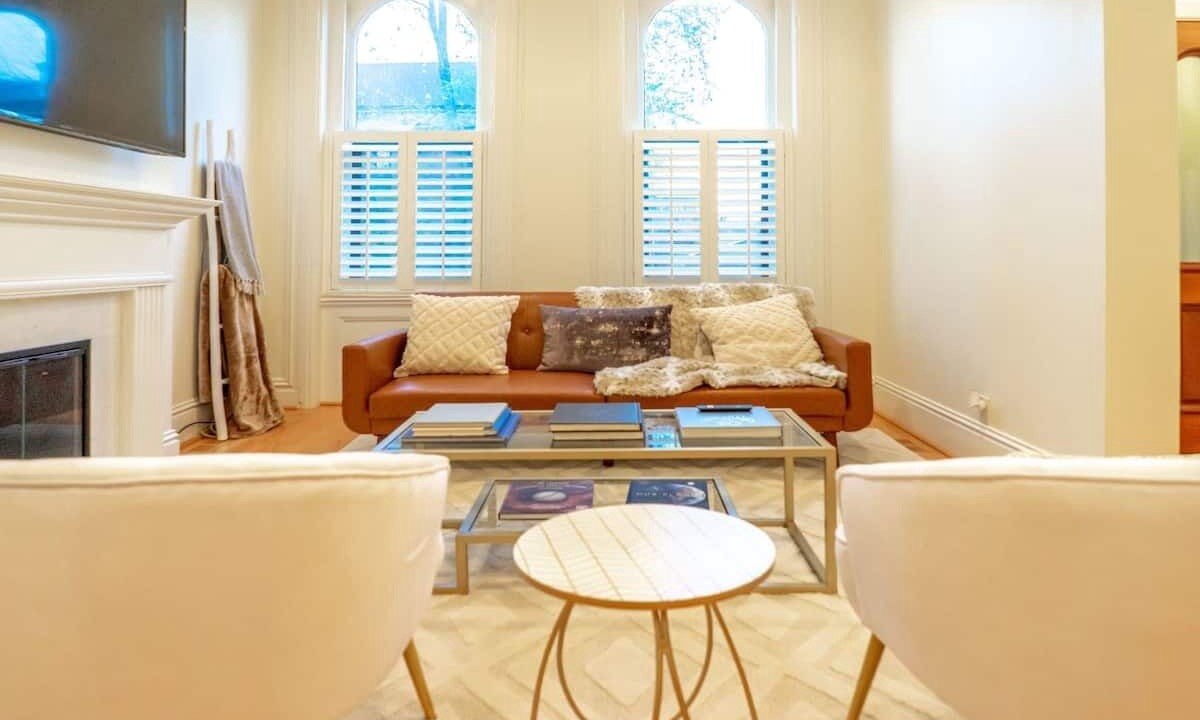 Photo of Livingroom in Lafayette Square