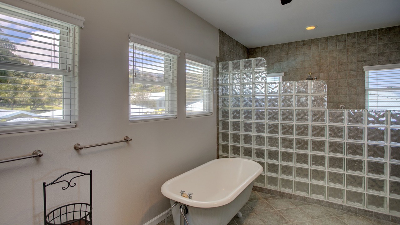 Photo of Bathroom in Hakalau