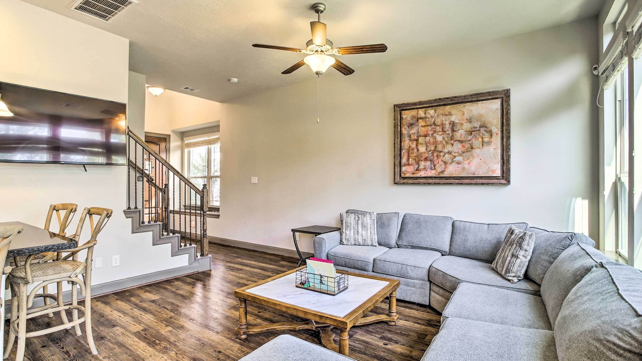 Photo of Livingroom in Spring