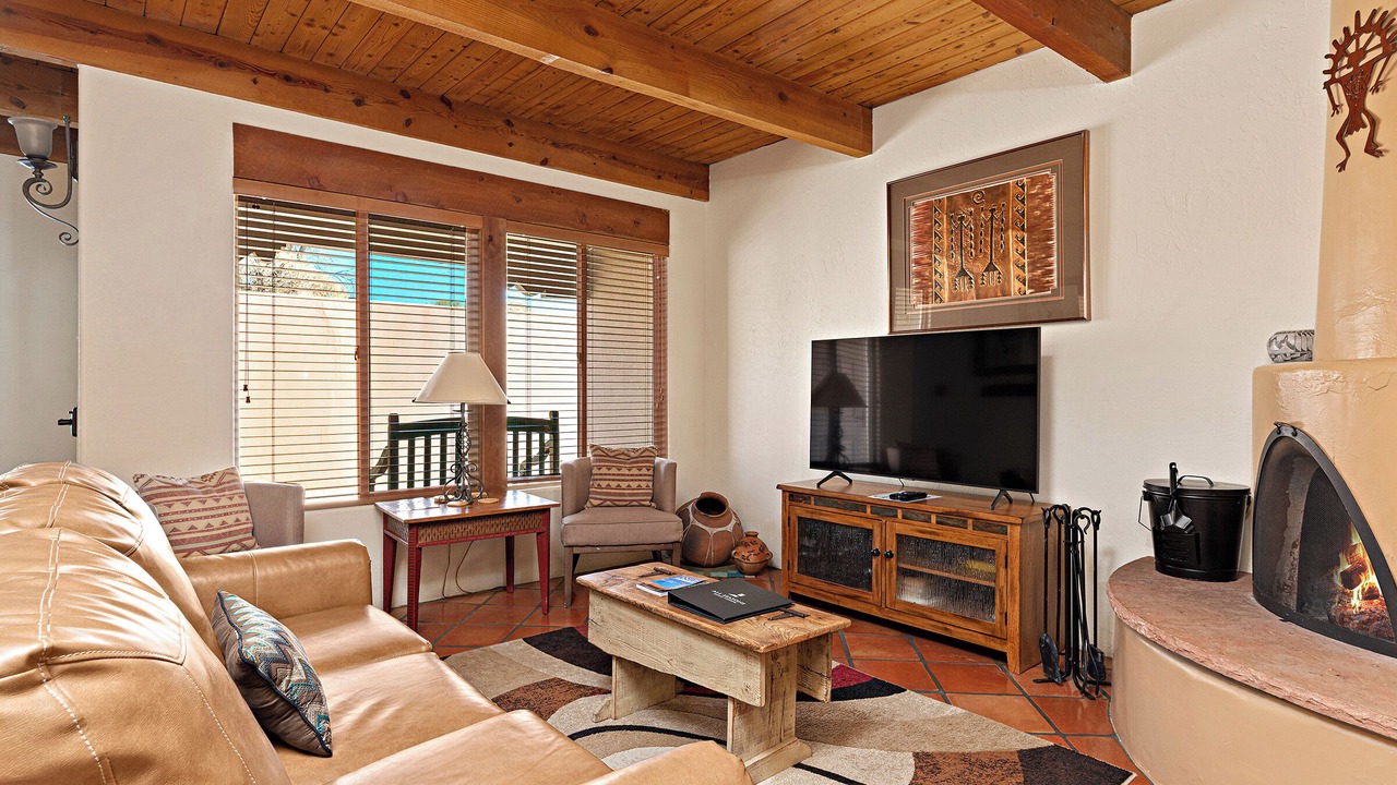 Photo of Livingroom in Northeast Santa Fe