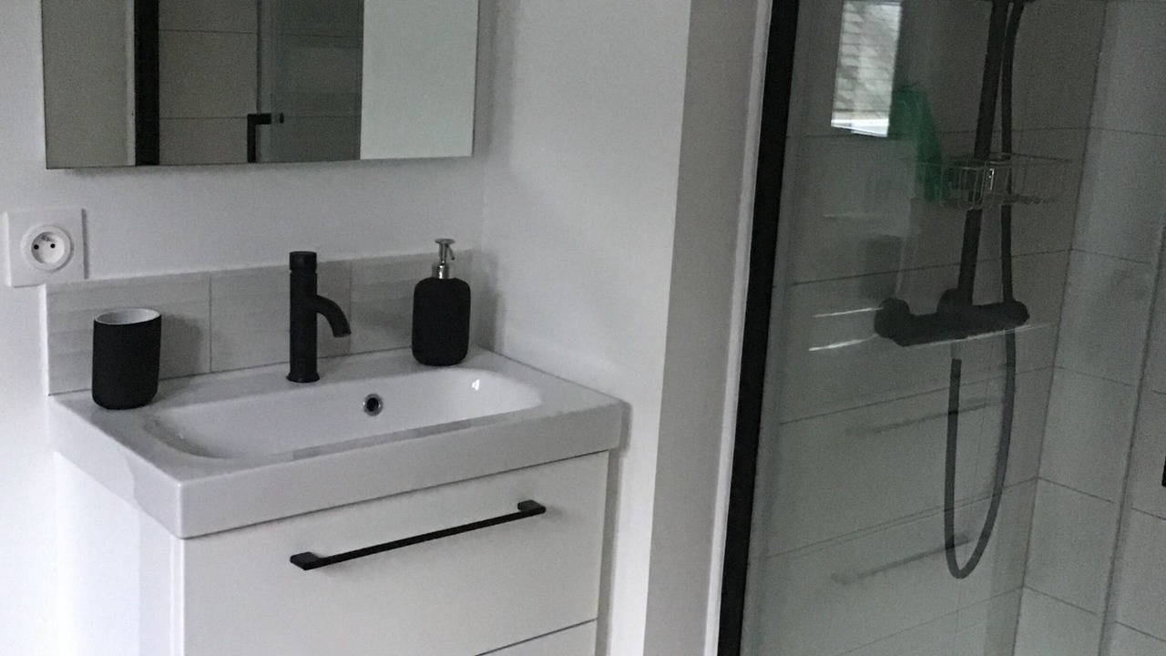 Photo of Bathroom in Rouen City Centre