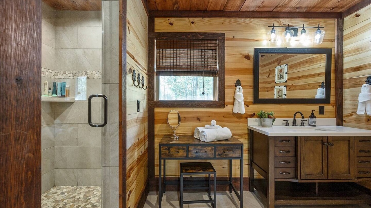 Photo of Bathroom in Hochatown