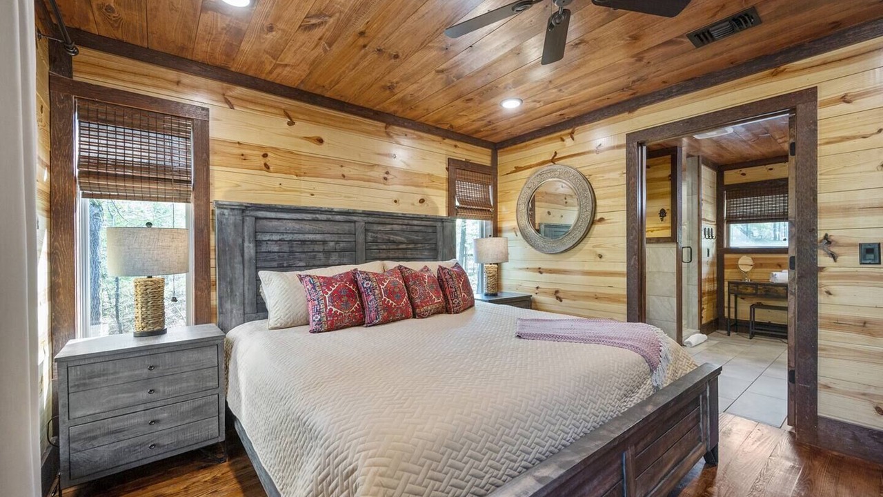 Photo of Bedroom in Hochatown