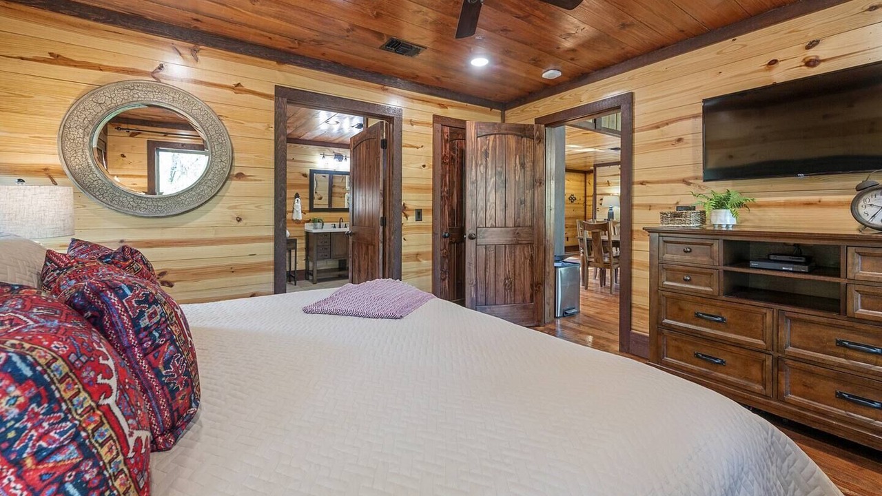 Photo of Bedroom in Hochatown