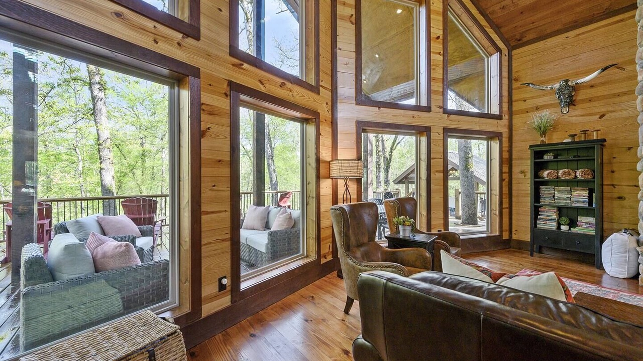 Photo of Livingroom in Hochatown