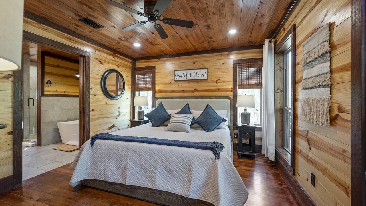 Photo of Bedroom in Hochatown