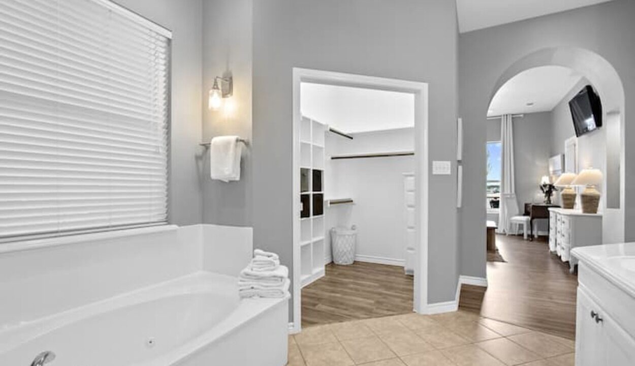 Photo of Bathroom in Runaway Bay