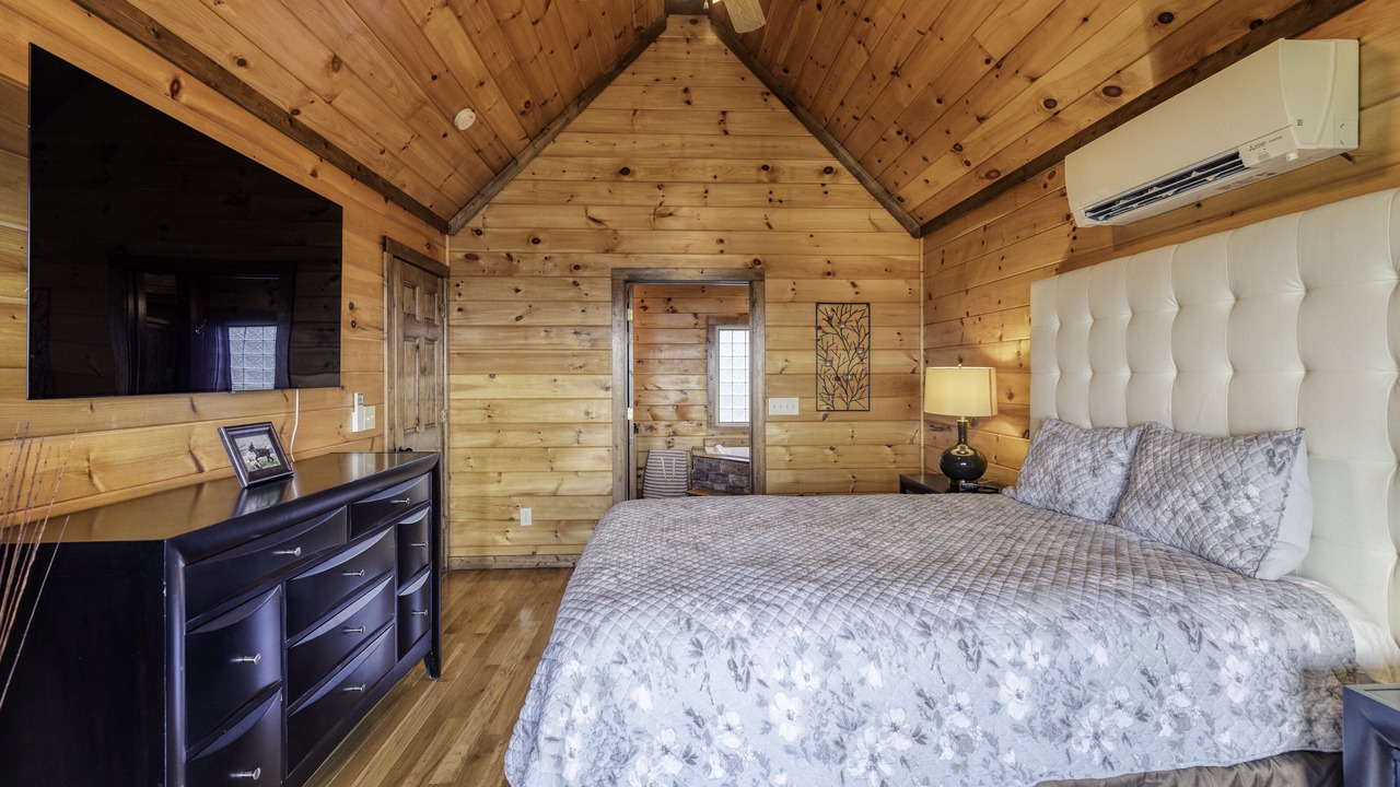 Photo of Bedroom in Hidden Lake