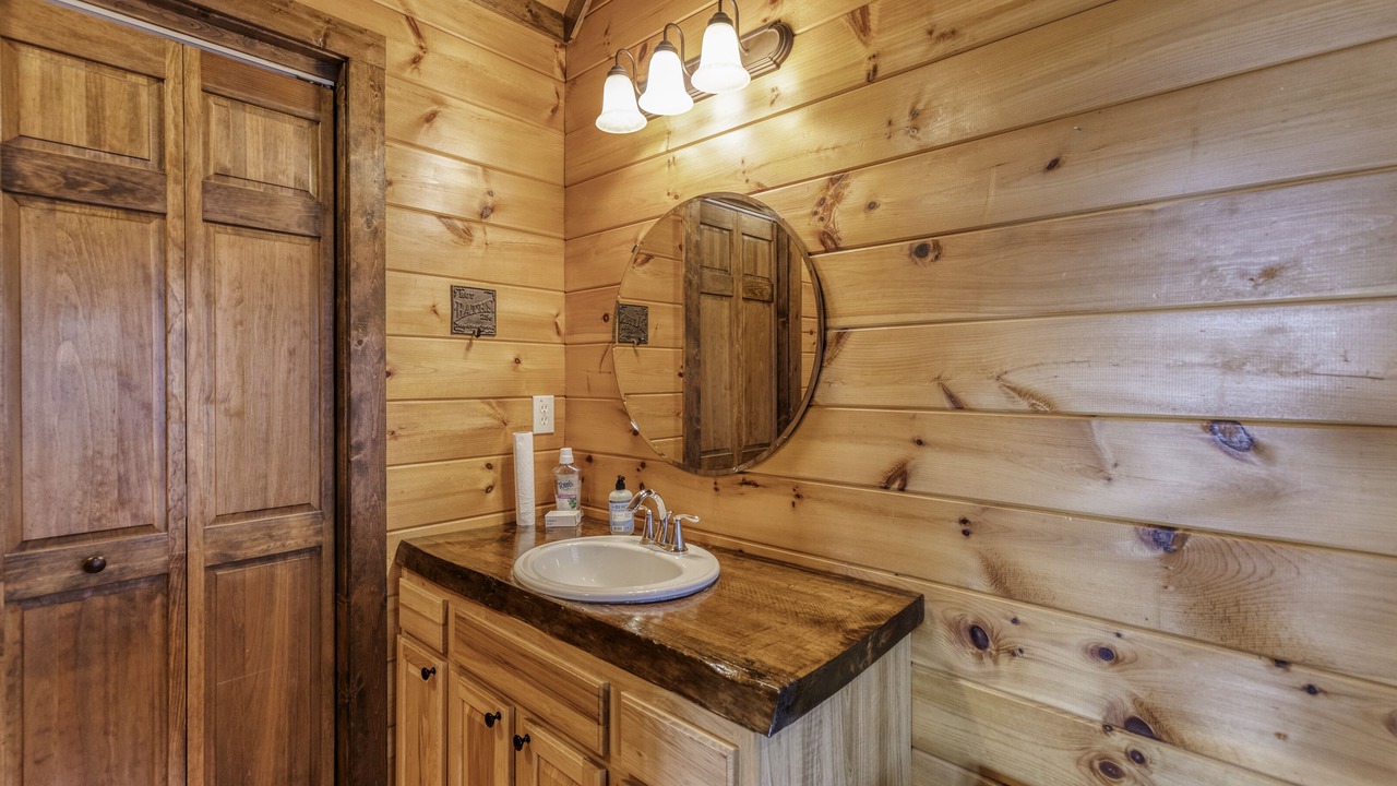Photo of Bathroom in Hidden Lake