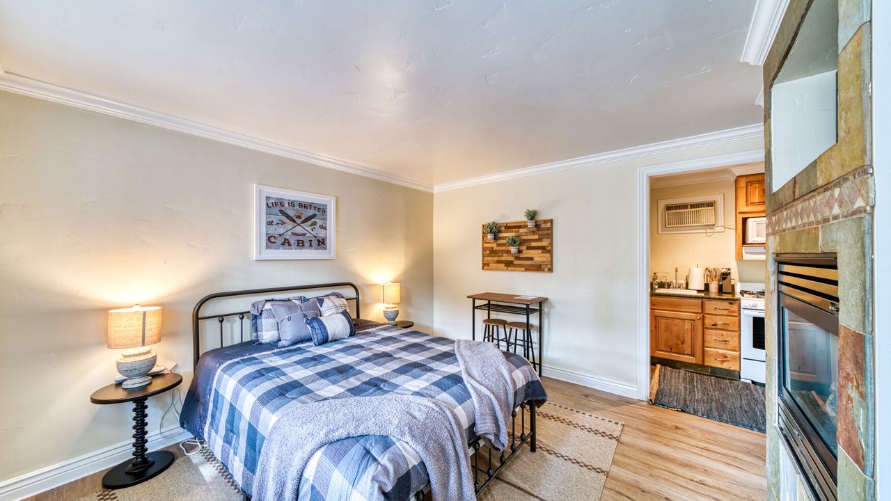 Photo of Bedroom in Lakeside Park