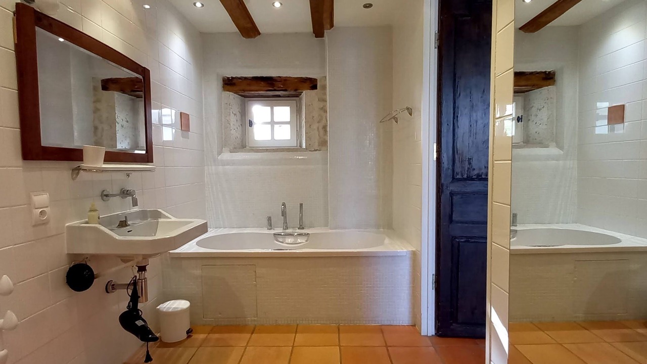 Photo of Bathroom in Serignac