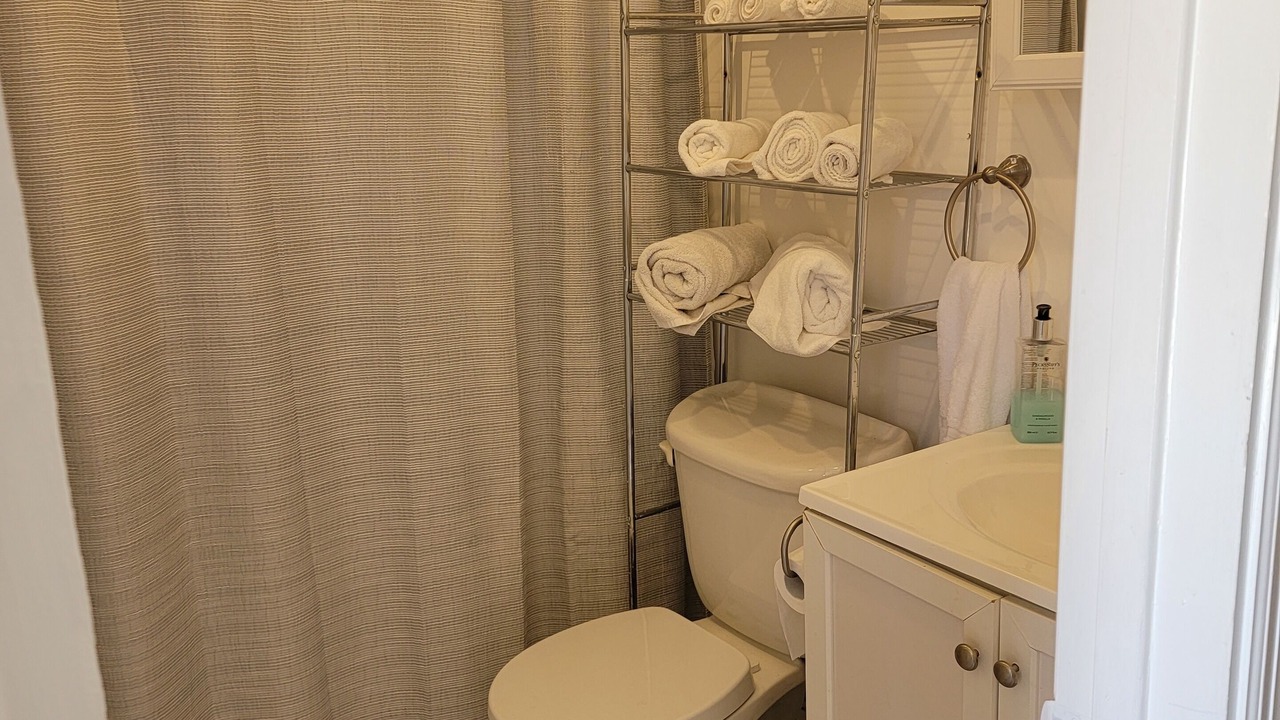 Photo of Bathroom in Del Ray
