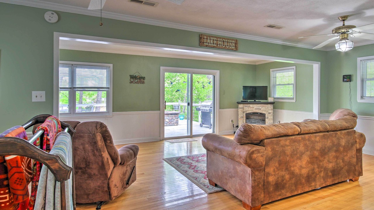 Photo of Bedroom in Lake Secession