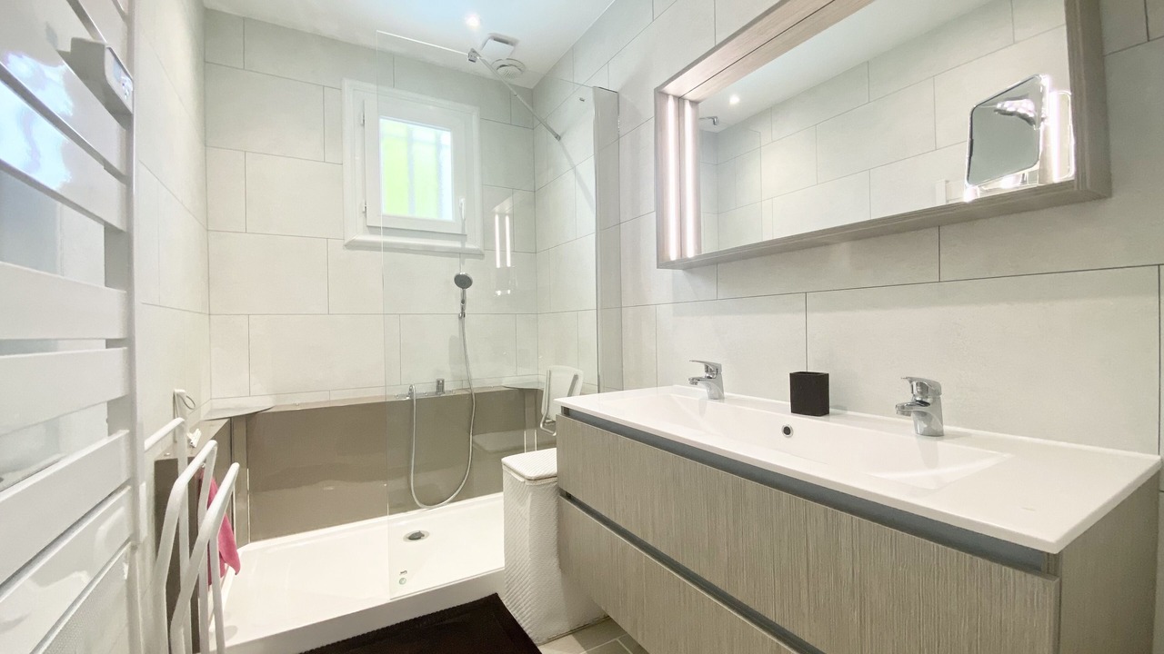 Photo of Bathroom in Manduel