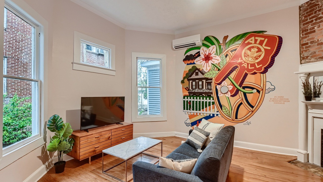 Photo of Livingroom in Candler Park