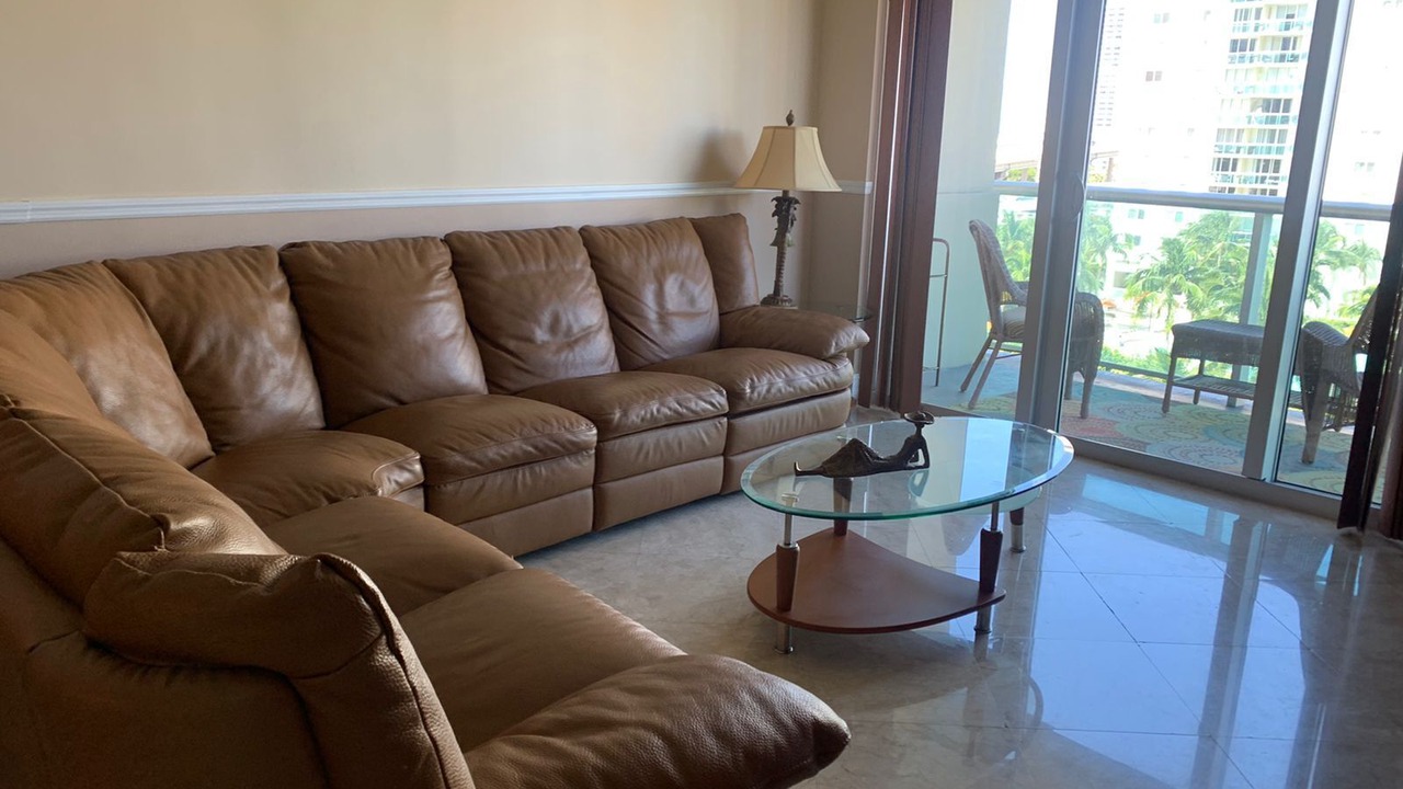 Photo of Livingroom in Golden Beach