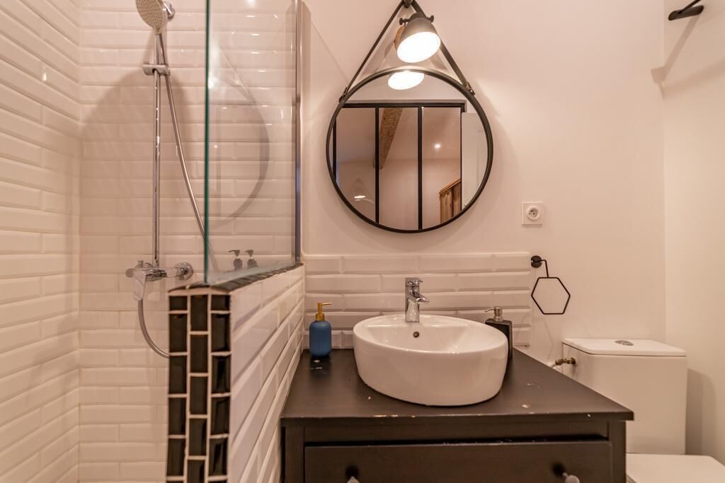 Photo of Bathroom in Nimes City Centre